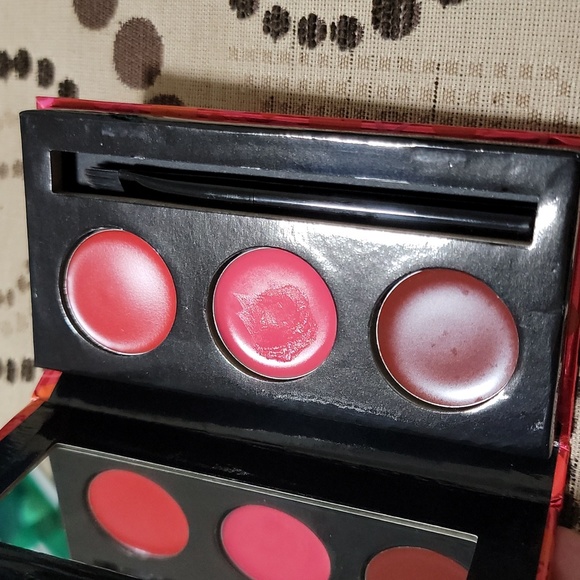 Elizabeth Arden Eight Hour Cream Lip Protectant Palette - Picture 4 of 4